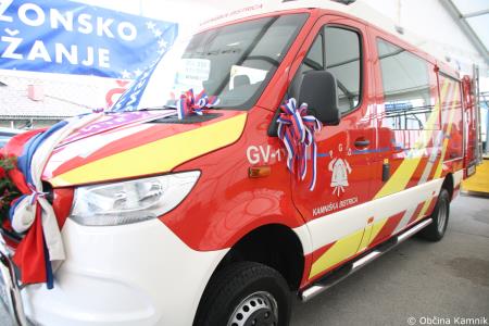 Gasilke in gasilci Prostovoljnega gasilskega društva Kamniška Bistrica bogatejši za novo vozilo in motorno črpalko (2)